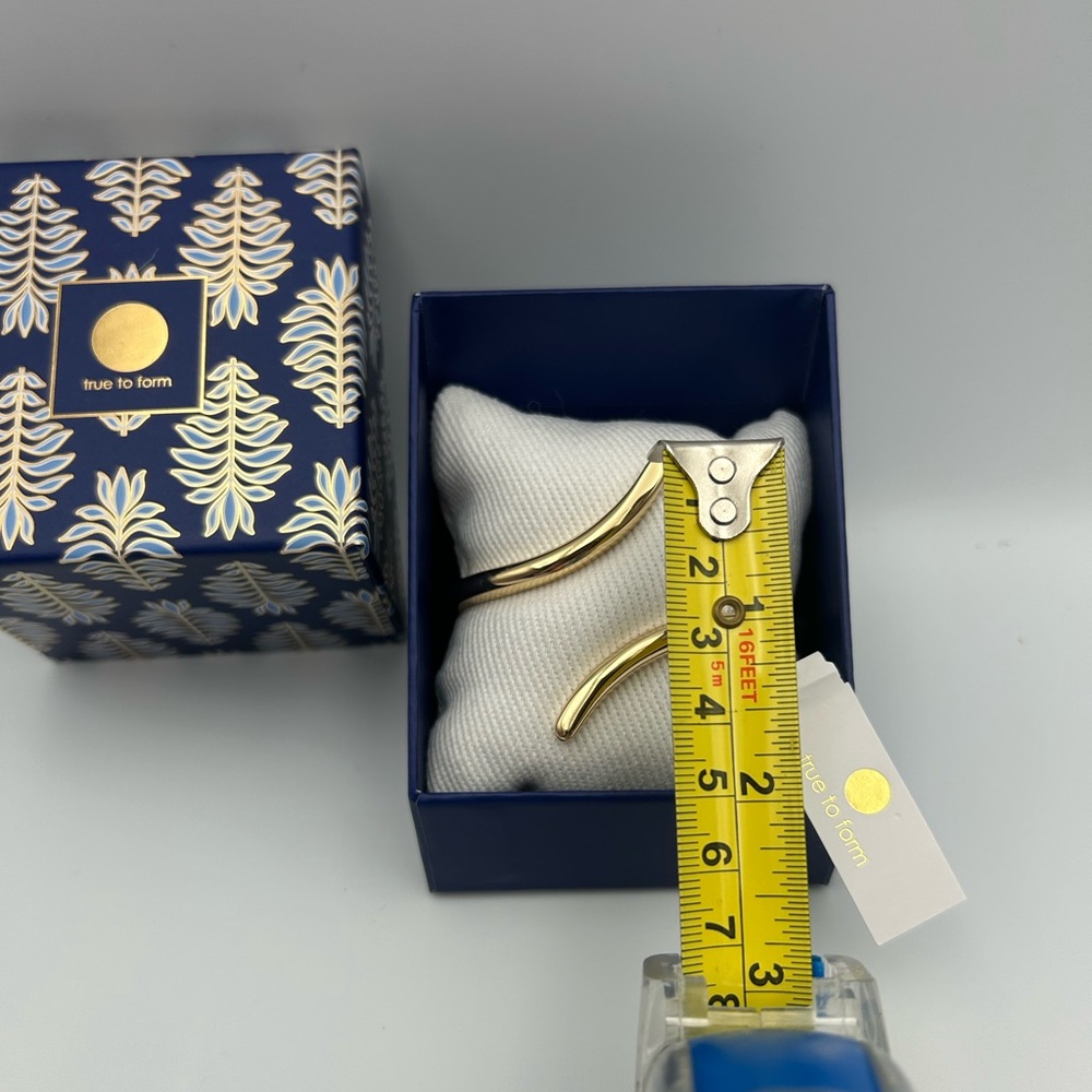 *New* True to Form Unique Gold Cuff Bracelet - Picture 6 of 9